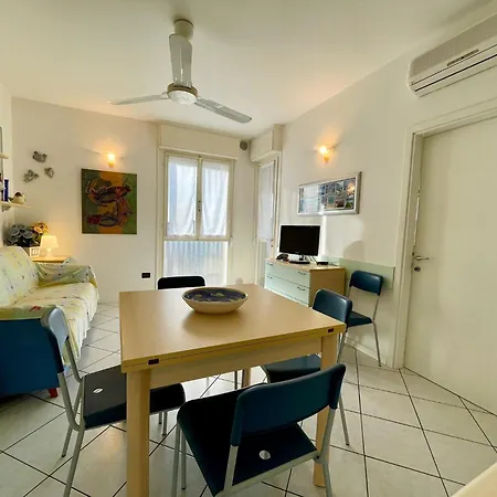 Luminous Flat With A Spacious Terrace * 포르토 산타 마게리타 디 카오를레