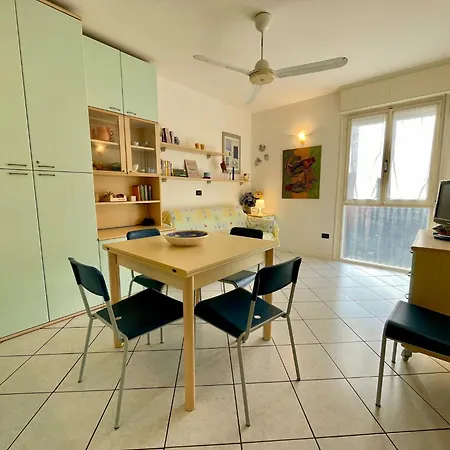 Luminous Flat With A Spacious Terrace 아파트