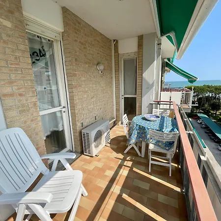 Luminous Flat With A Big Terrace *