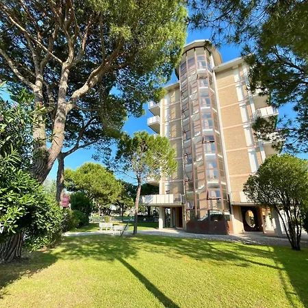 Luminous Flat With A Spacious Terrace 아파트 *